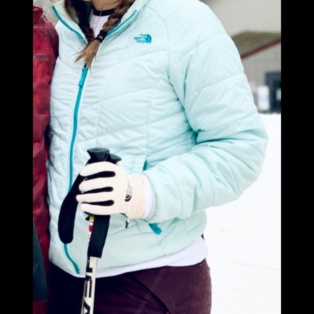 North face jacket women’s medium. Only worn a few times still in great shape